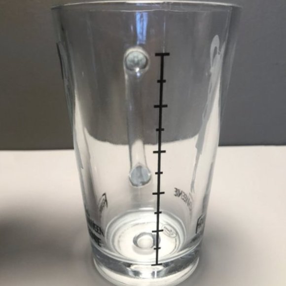 Elsa Van Helsing - Frankenweenie - Disney Store Mug - Picture 4 of 9